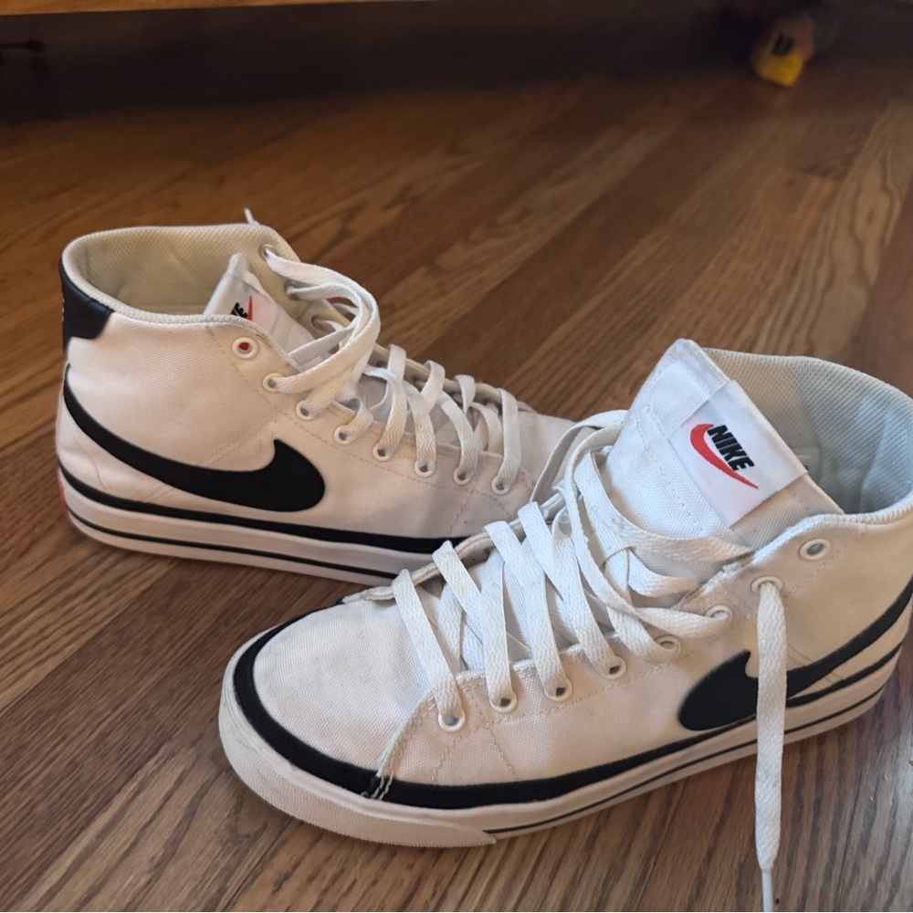 Nike legacy court canvas high tops
Barely used condition